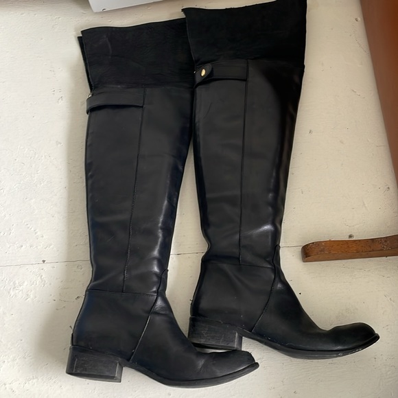 Selling well loved over the knee flat leather boots, Italian made - Picture 6 of 12